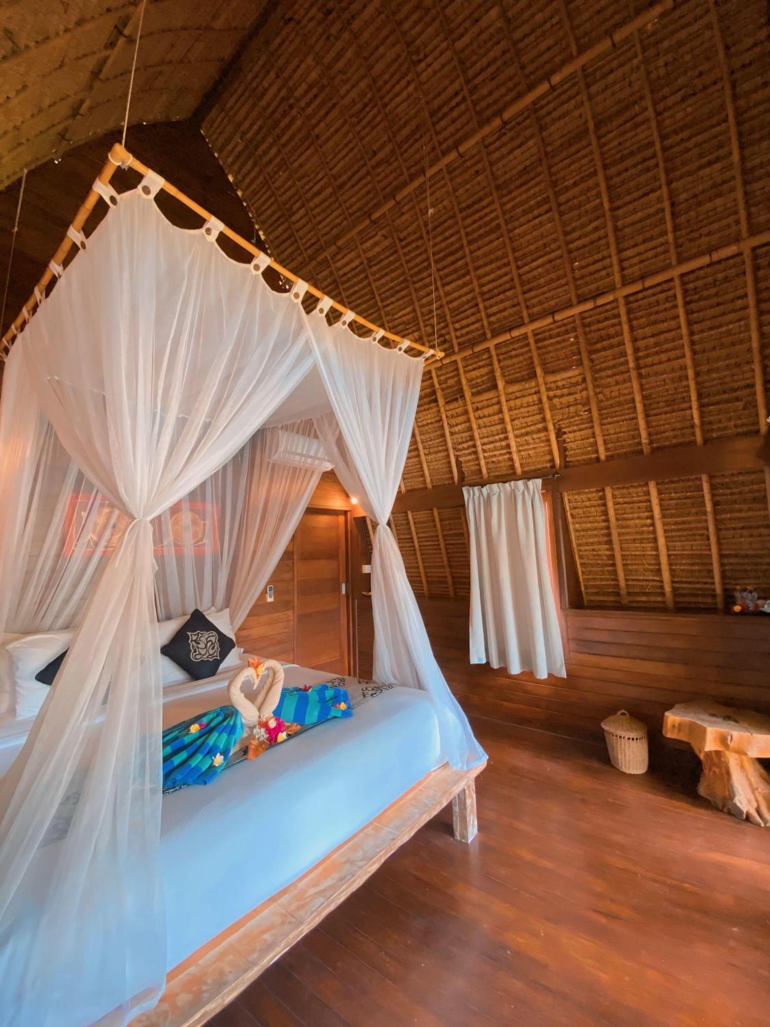 Harta Lembongan Villas Nusa Lembongan  Exterior photo