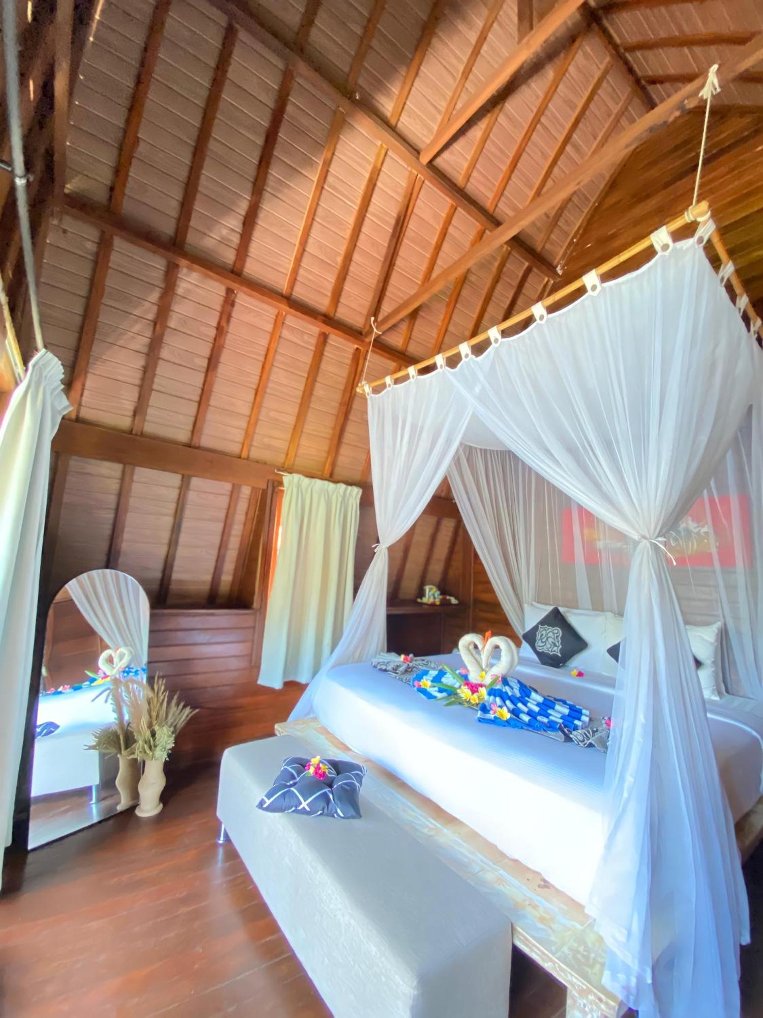 Harta Lembongan Villas Nusa Lembongan  Exterior photo
